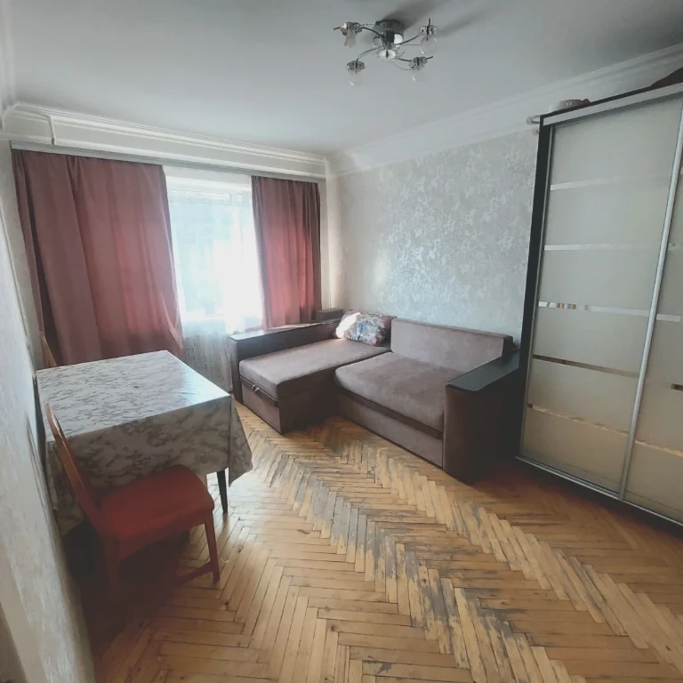 Продажа 2-комнатной квартиры на улице Гринченка