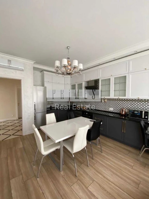 Sale of a 4-room apartment with renovation, Klovsky Uzviz 7, "Carnegie" Residence