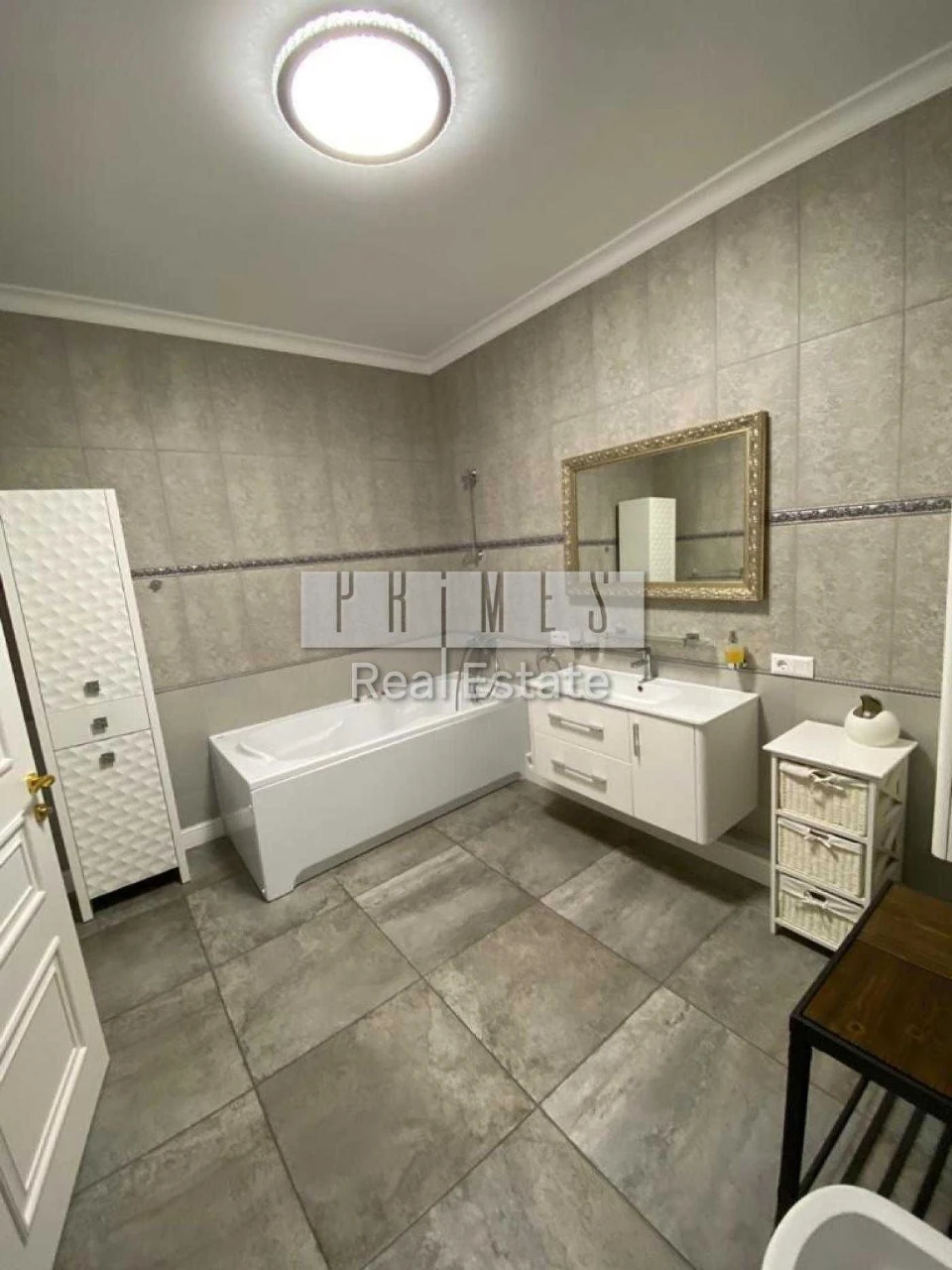 Sale of a 4-room apartment with renovation, Klovsky Uzviz 7, "Carnegie" Residence