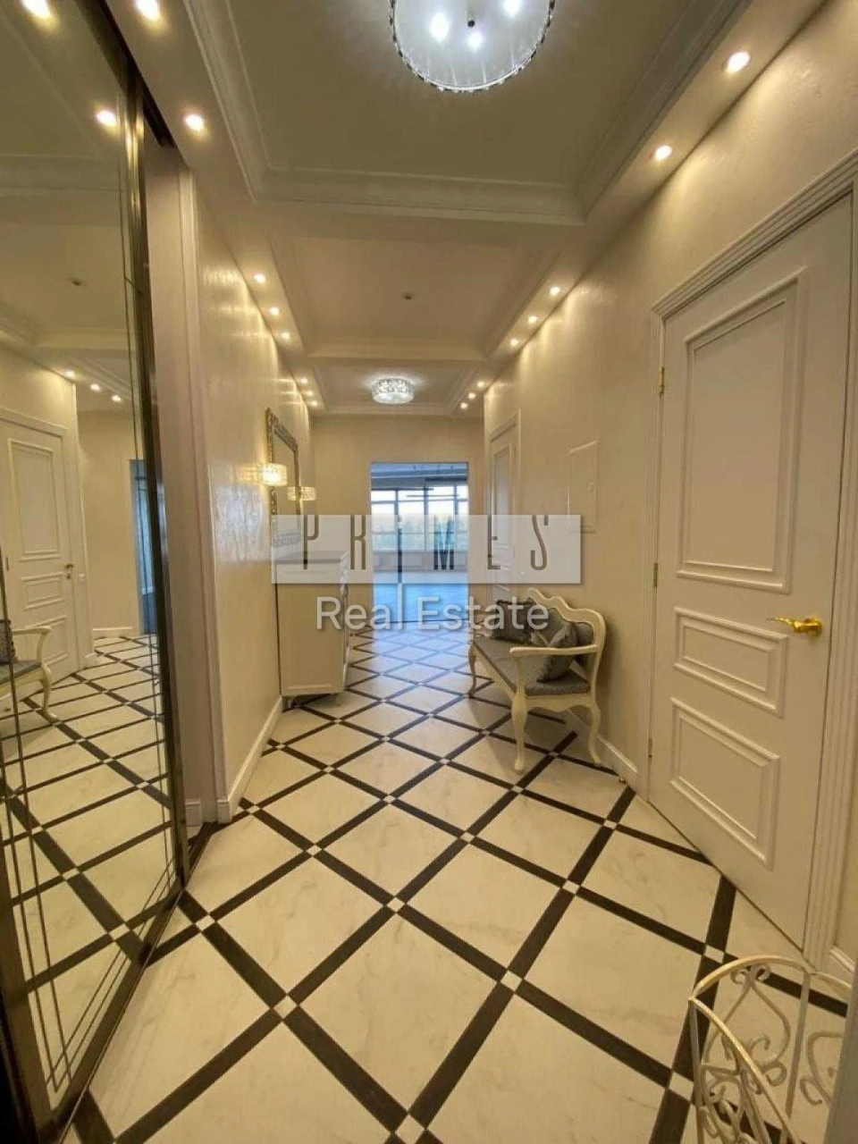 Sale of a 4-room apartment with renovation, Klovsky Uzviz 7, "Carnegie" Residence