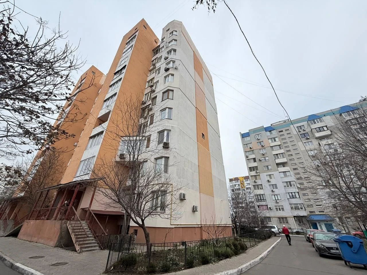 Продається 3-кімнатна квартира на Вузовському, вул. Топольова.