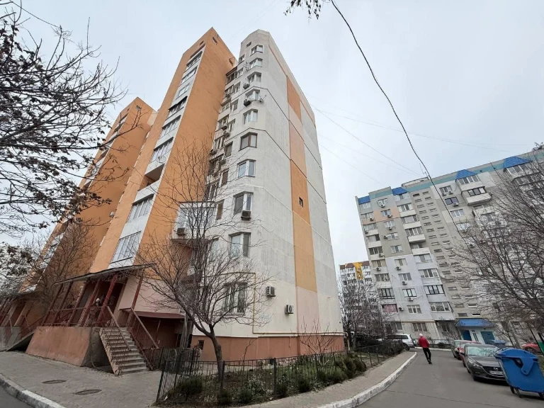Продається 3-кімнатна квартира на Вузовському, вул. Топольова.