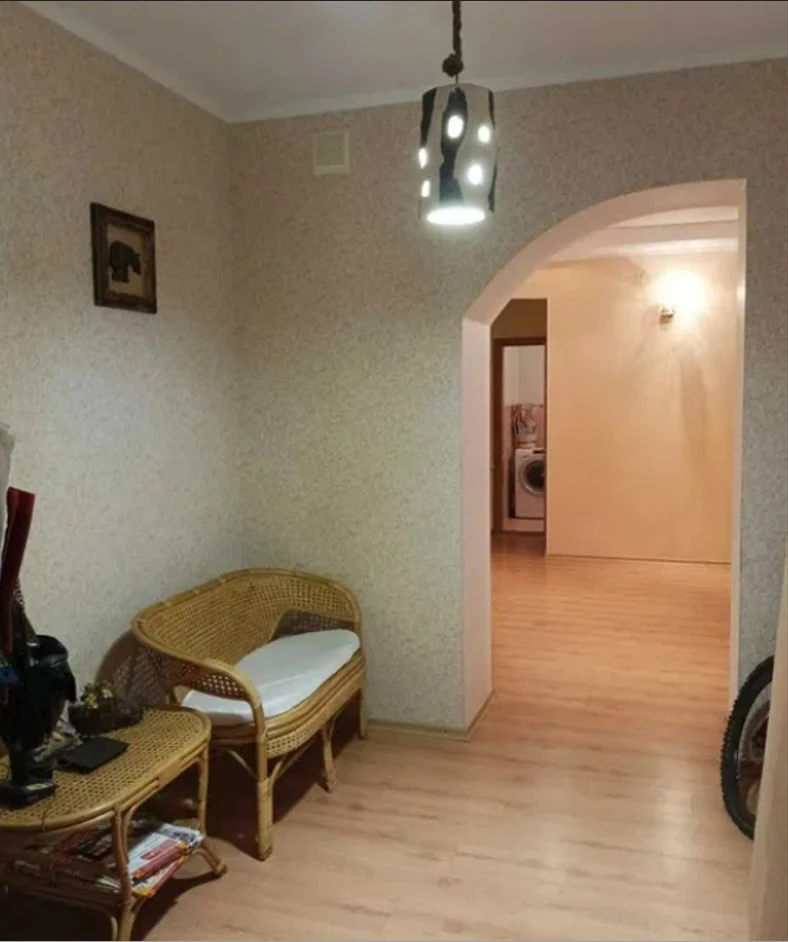 Продається 3-кімнатна квартира на Вузовському, вул. Топольова.