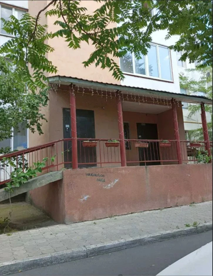 Продається 3-кімнатна квартира на Вузовському, вул. Топольова.