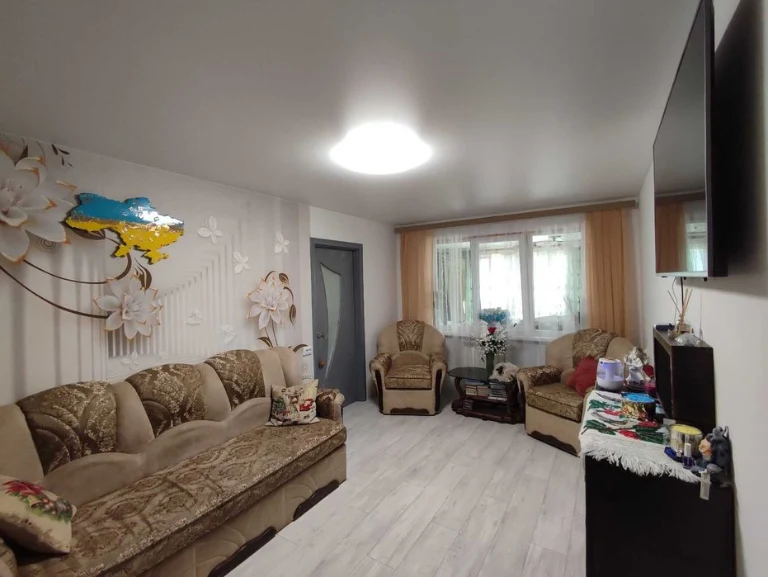 3-room apartment with a loggia 18m², Chornovola St. SUITABLE FOR