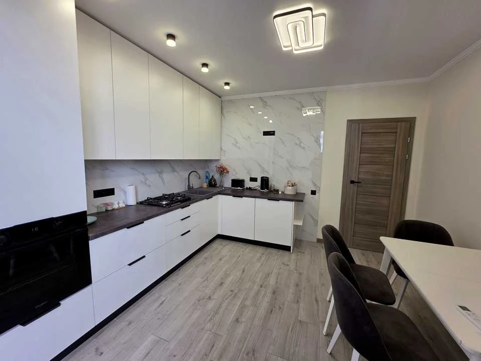 Apartment. Ivano-Frankivsk, Knyzhyn Street