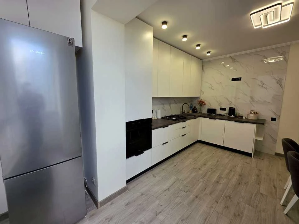 Apartment. Ivano-Frankivsk, Knyzhyn Street