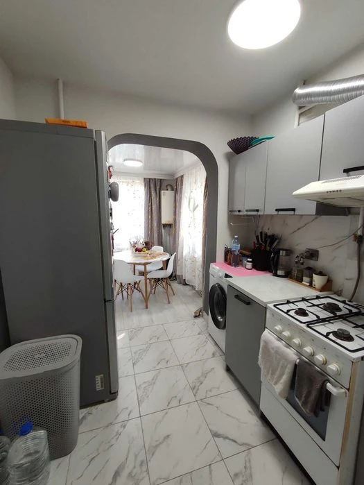 3-room apartment with a loggia 18m², Chornovola St. SUITABLE FOR