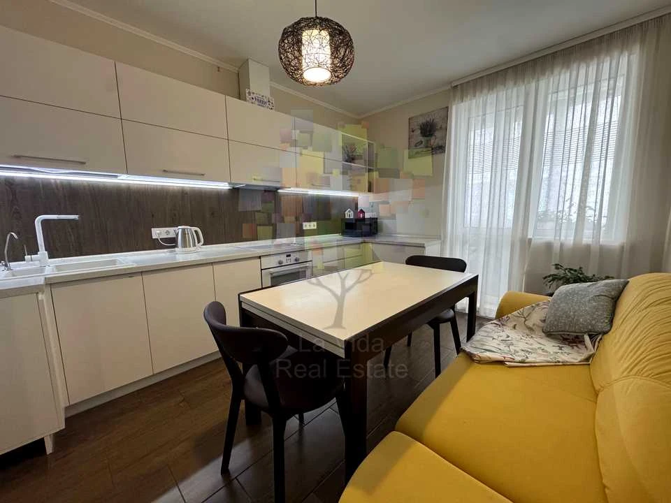 Apartment. Obonys'kyi Prospect, Kyiv