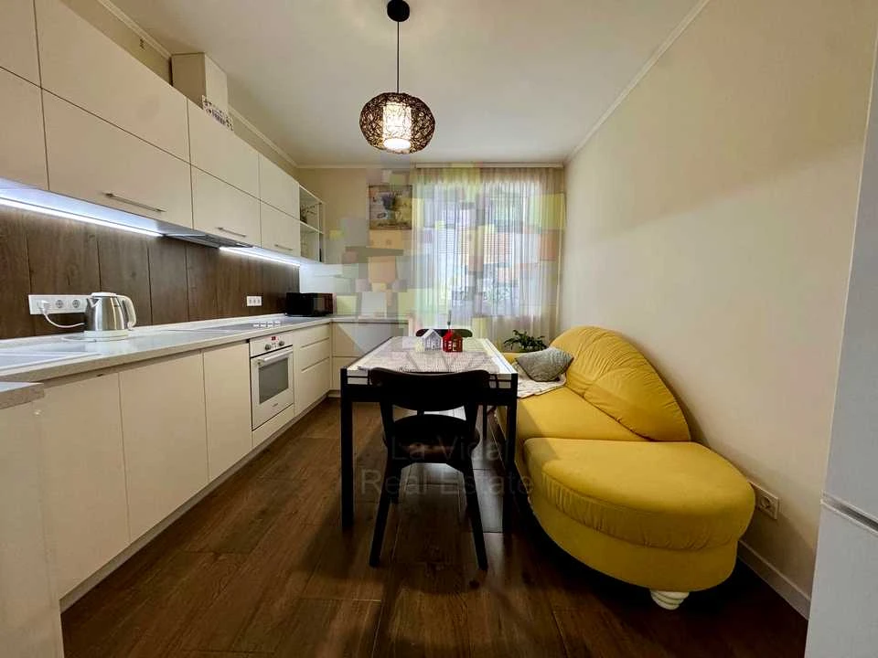 Apartment. Obonys'kyi Prospect, Kyiv