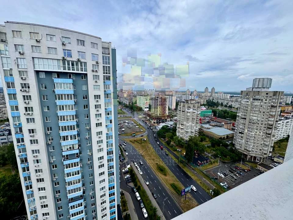 Apartment. Obonys'kyi Prospect, Kyiv