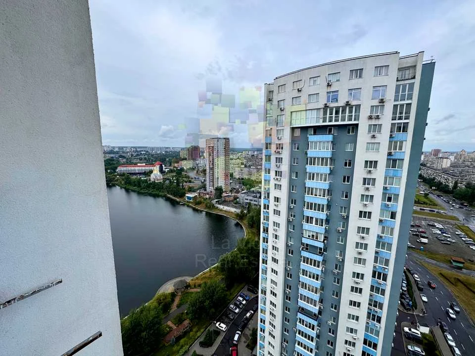 Apartment. Obonys'kyi Prospect, Kyiv