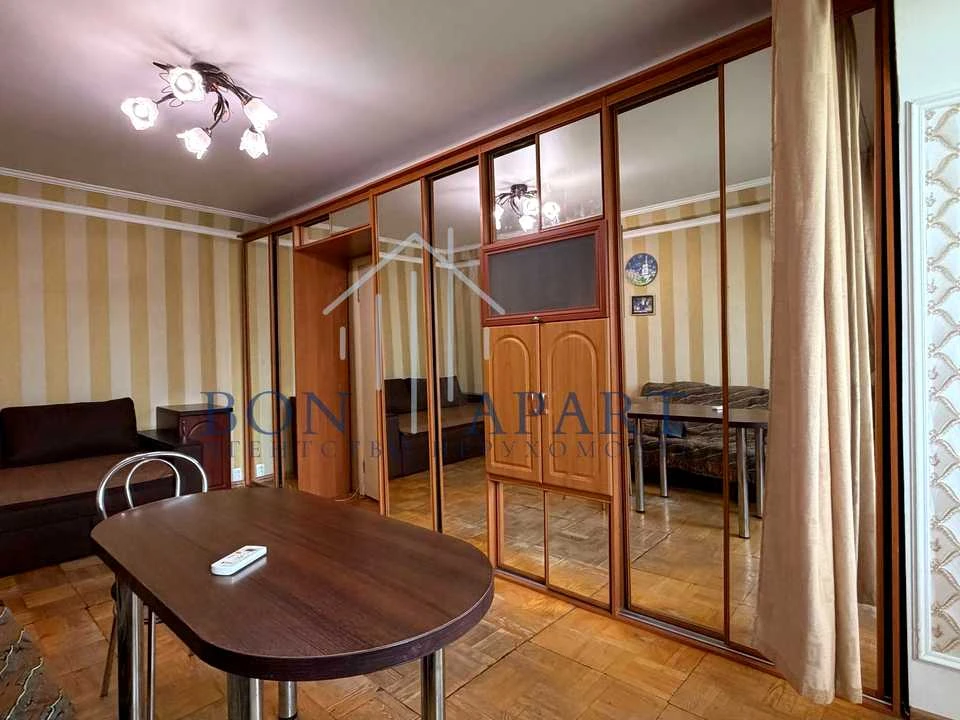 Квартира. Киев, Автозаводская улица