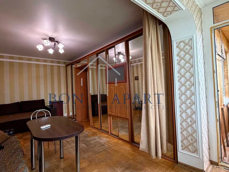 Квартира. Киев, Автозаводская улица