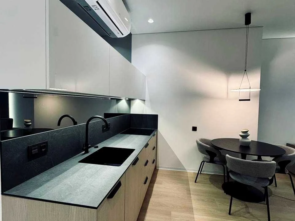 Apartment. Dnipro, Naberezhna Pereomohy st.