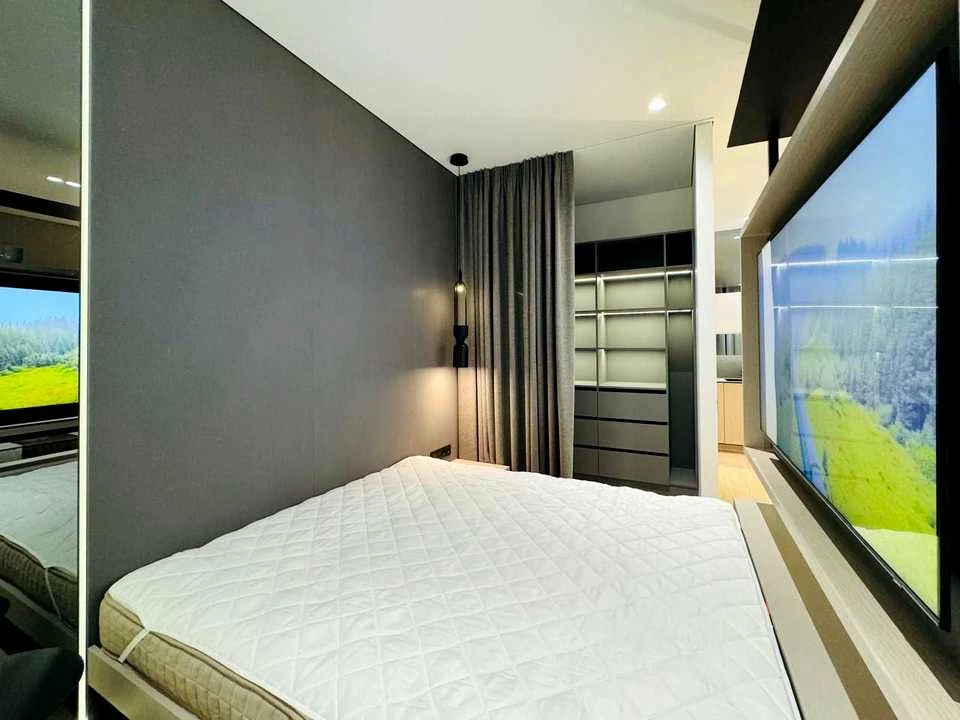 Apartment. Dnipro, Naberezhna Pereomohy st.