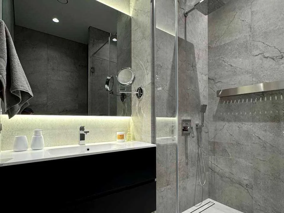 Apartment. Dnipro, Naberezhna Pereomohy st.