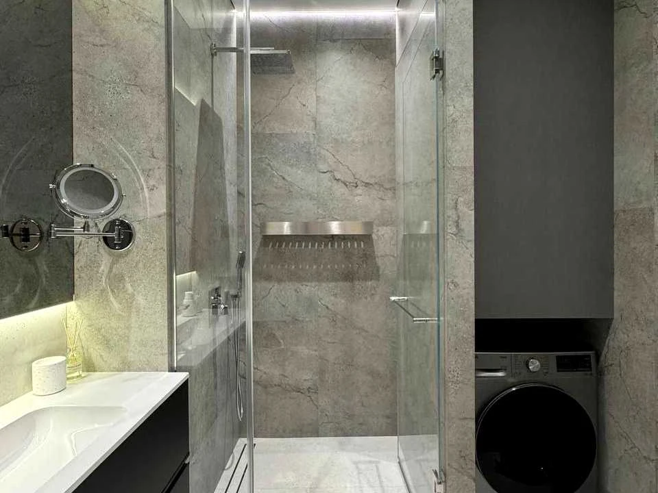 Apartment. Dnipro, Naberezhna Pereomohy st.