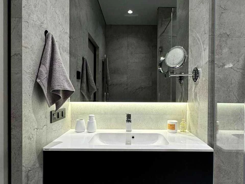 Apartment. Dnipro, Naberezhna Pereomohy st.