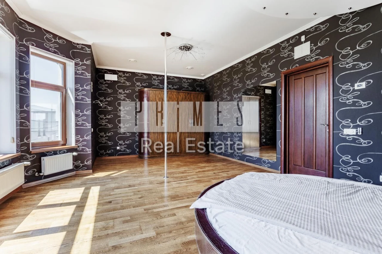Sale: Independent Estate 5 rooms 250 sq m in the heart of the city - Street Haydamaka
