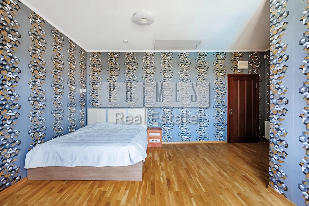 Sale: Independent Estate 5 rooms 250 sq m in the heart of the city - Street Haydamaka