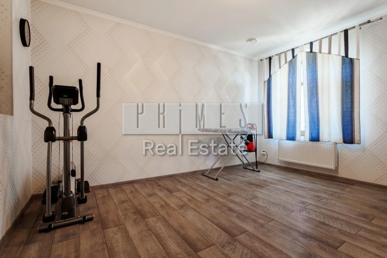 Sale: Independent Estate 5 rooms 250 sq m in the heart of the city - Street Haydamaka