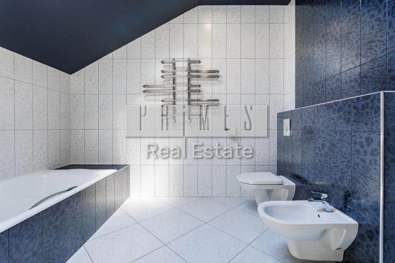 Sale: Independent Estate 5 rooms 250 sq m in the heart of the city - Street Haydamaka