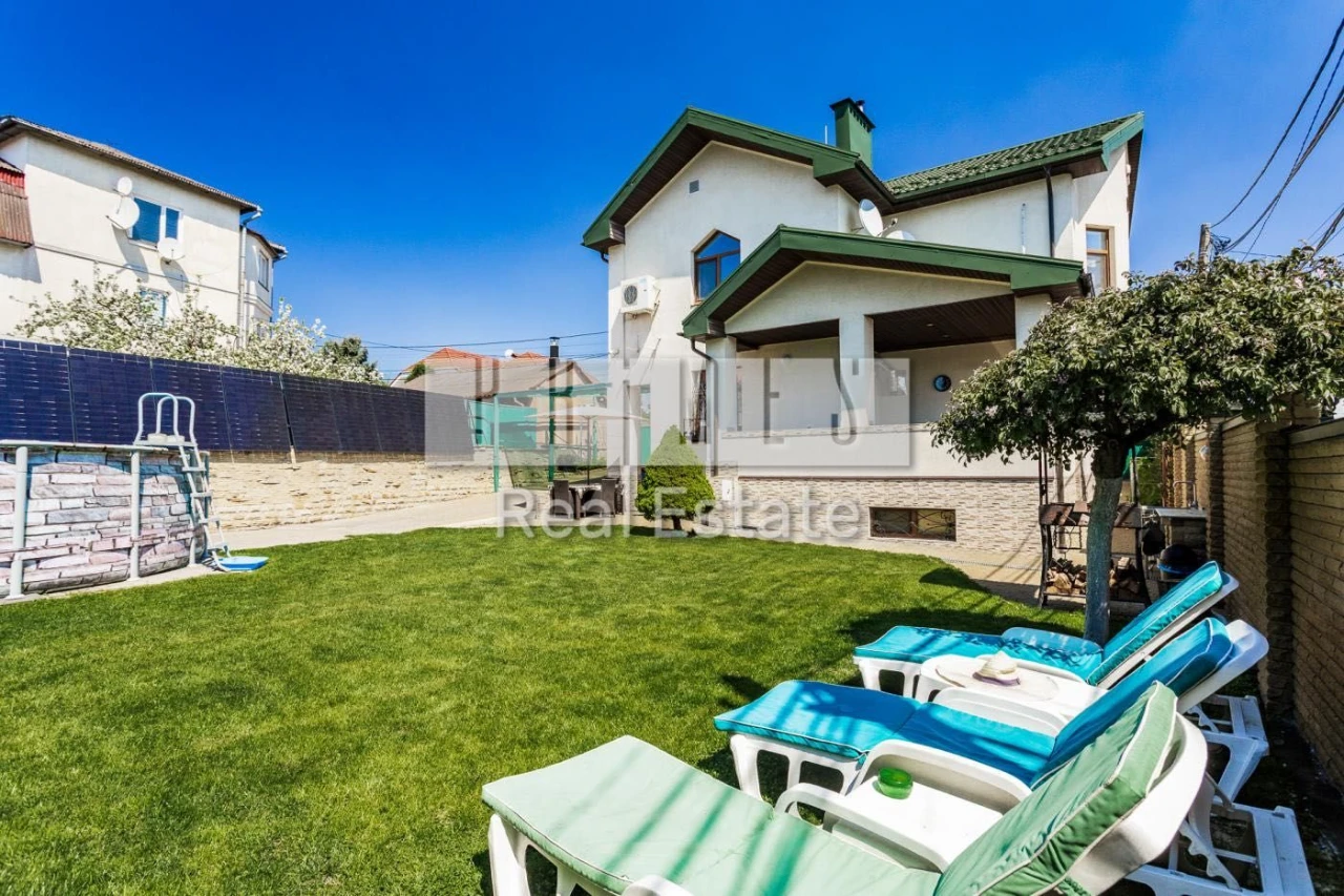 Sale: Independent Estate 5 rooms 250 sq m in the heart of the city - Street Haydamaka