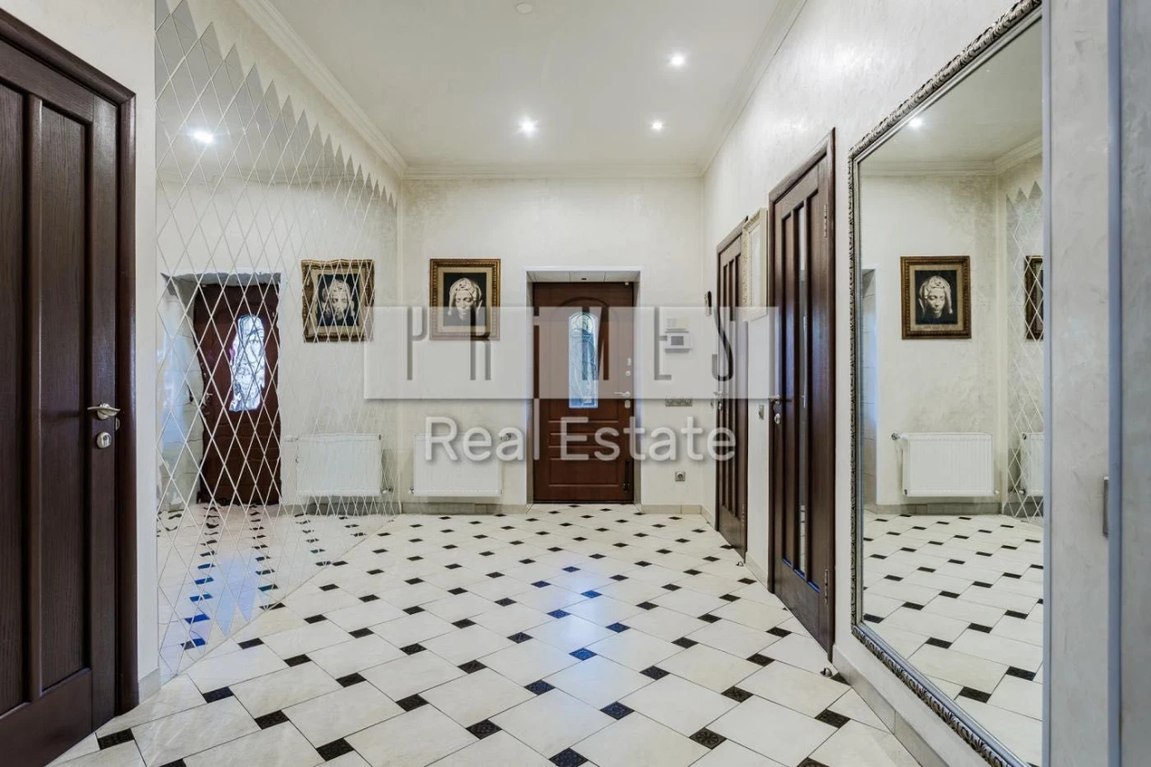 Sale: Independent Estate 5 rooms 250 sq m in the heart of the city - Street Haydamaka