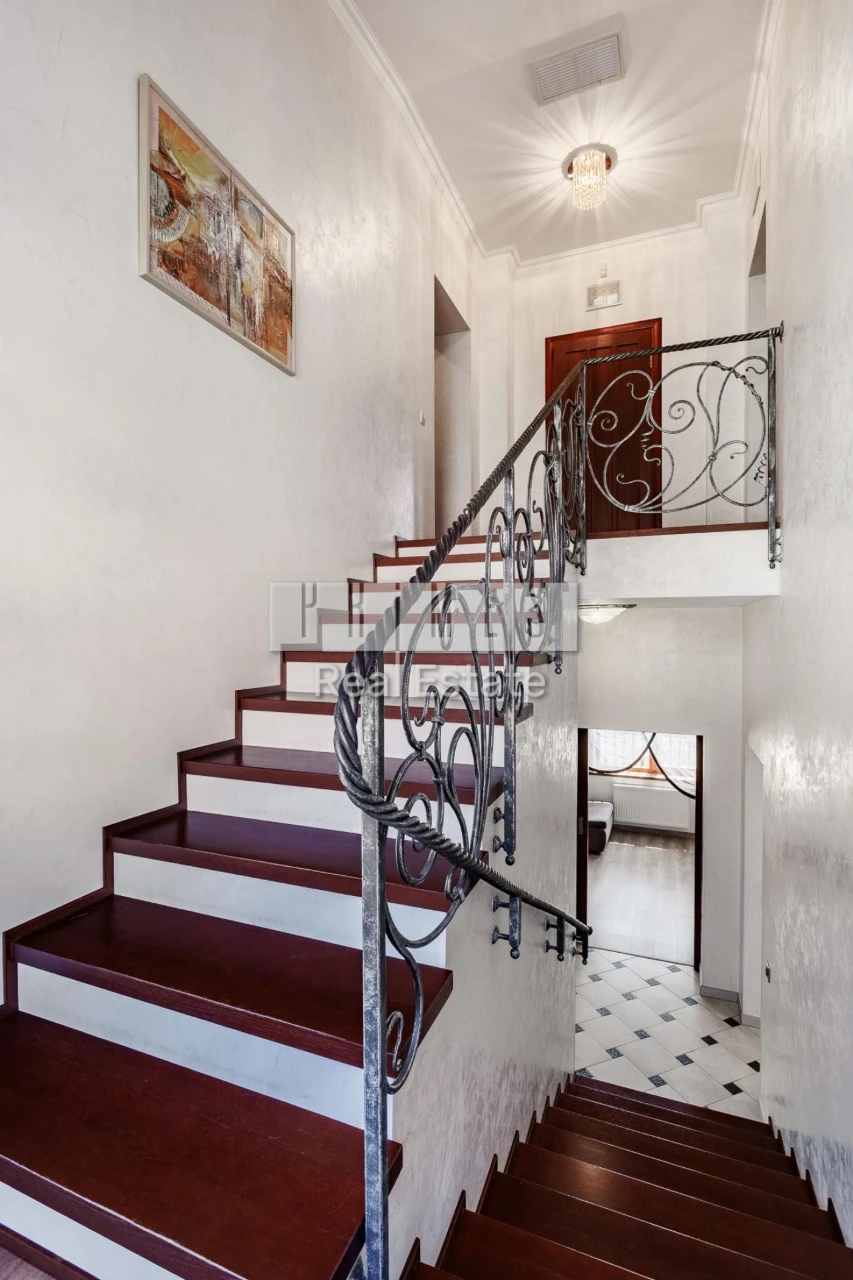 Sale: Independent Estate 5 rooms 250 sq m in the heart of the city - Street Haydamaka
