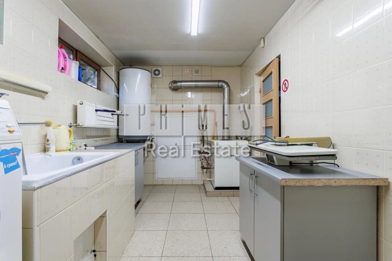 Sale: Independent Estate 5 rooms 250 sq m in the heart of the city - Street Haydamaka
