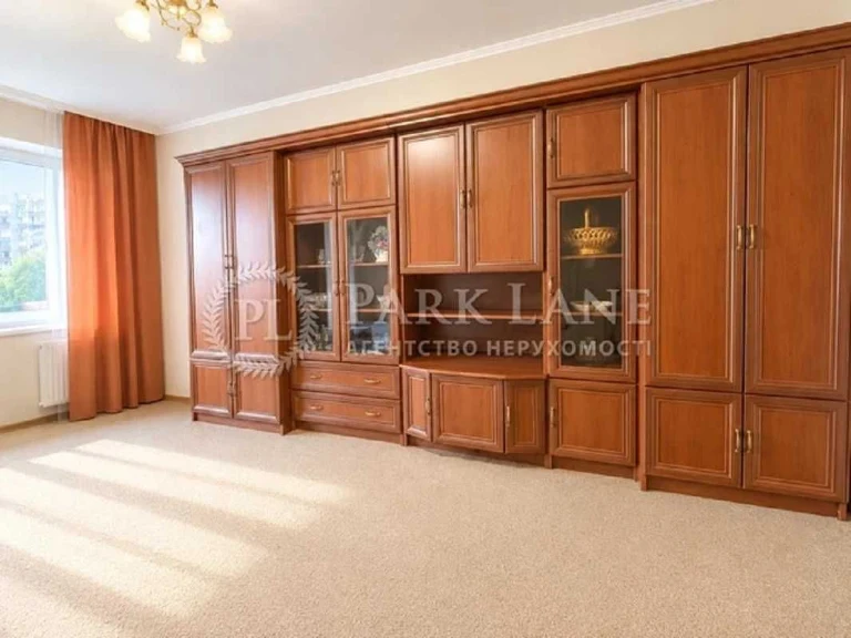 Sale of a 2-bedroom apartment in the Holosiiv district