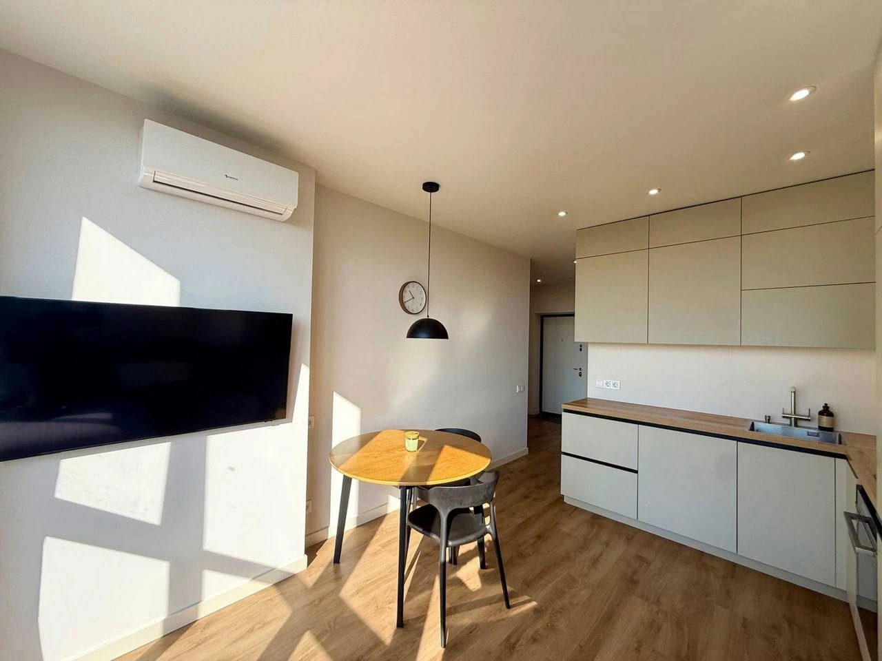 Modern 1-bedroom apartment with separate bedroom and kitchen-living room