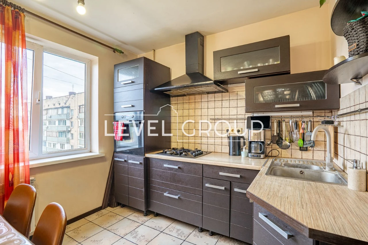 Sale of a 2-bedroom apartment in Теремки-2, вул. Дмитра Луценка, 1