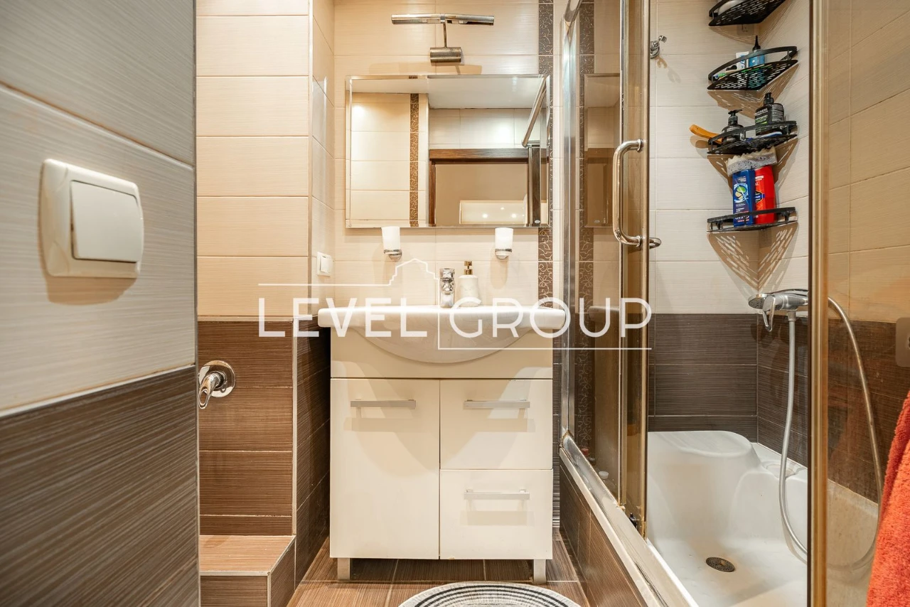 Sale of a 2-bedroom apartment in Теремки-2, вул. Дмитра Луценка, 1
