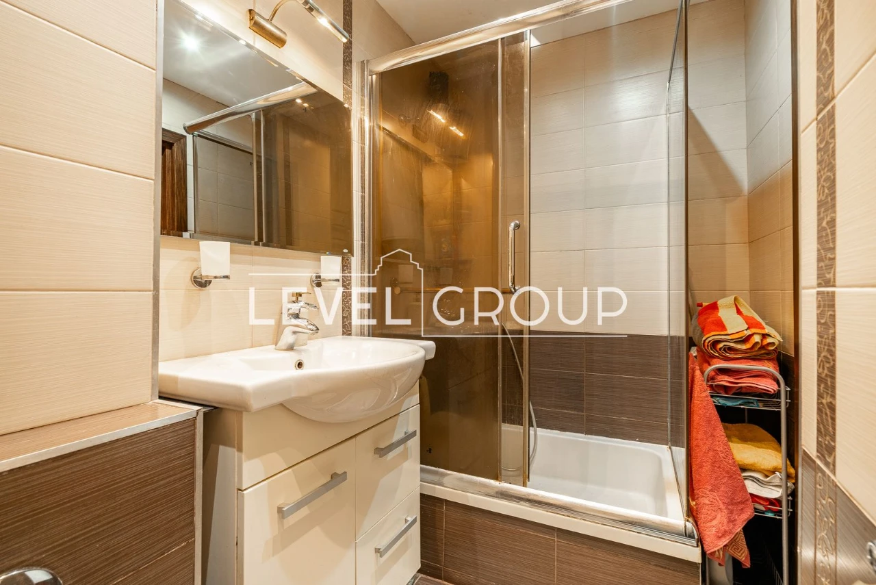 Sale of a 2-bedroom apartment in Теремки-2, вул. Дмитра Луценка, 1
