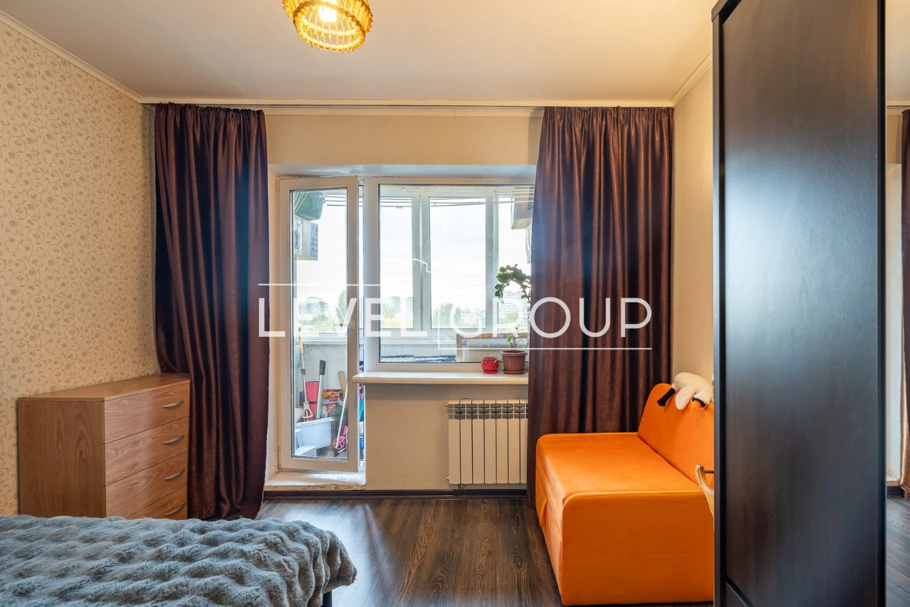 Sale of a 2-bedroom apartment in Теремки-2, вул. Дмитра Луценка, 1