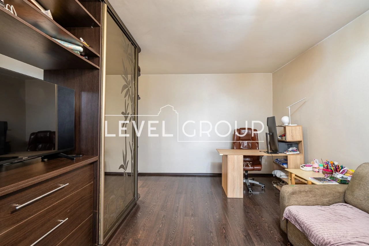 Sale of a 2-bedroom apartment in Теремки-2, вул. Дмитра Луценка, 1