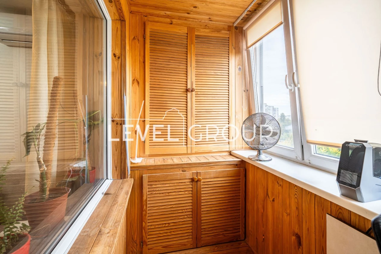 Sale of a 2-bedroom apartment in Теремки-2, вул. Дмитра Луценка, 1
