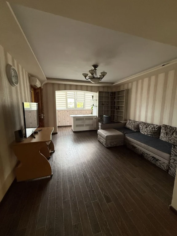 For sale 3-room apartment in residential area Solntse