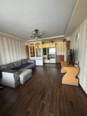 For sale 3-room apartment in residential area Solntse