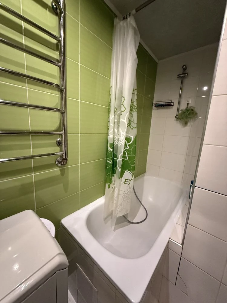 For sale 3-room apartment in residential area Solntse