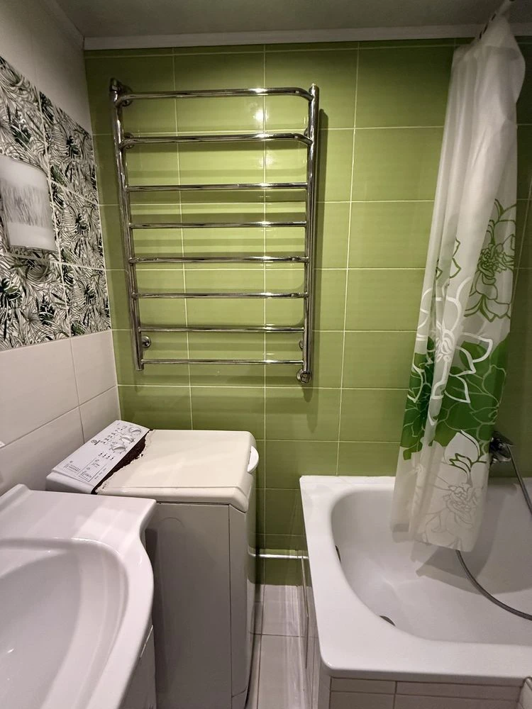 For sale 3-room apartment in residential area Solntse