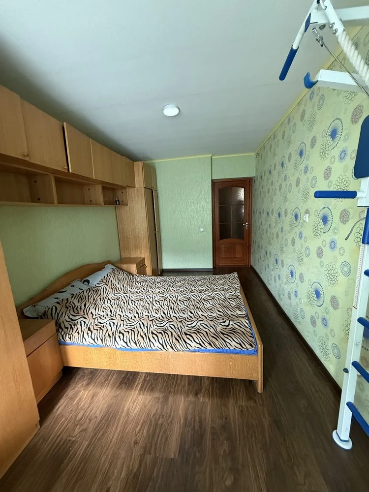 For sale 3-room apartment in residential area Solntse