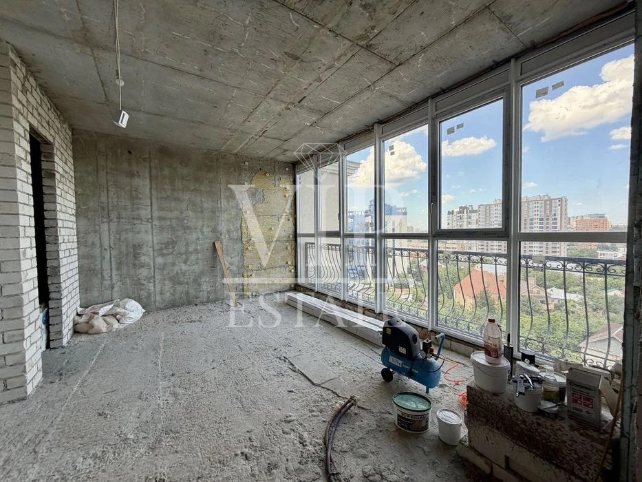 Penhouse for sale, 284 sq.m., in the premium residential complex Residence on Novg