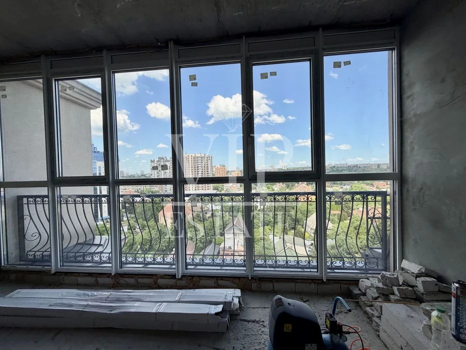 Penhouse for sale, 284 sq.m., in the premium residential complex Residence on Novg