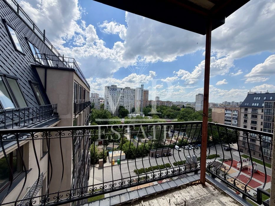Penhouse for sale, 284 sq.m., in the premium residential complex Residence on Novg