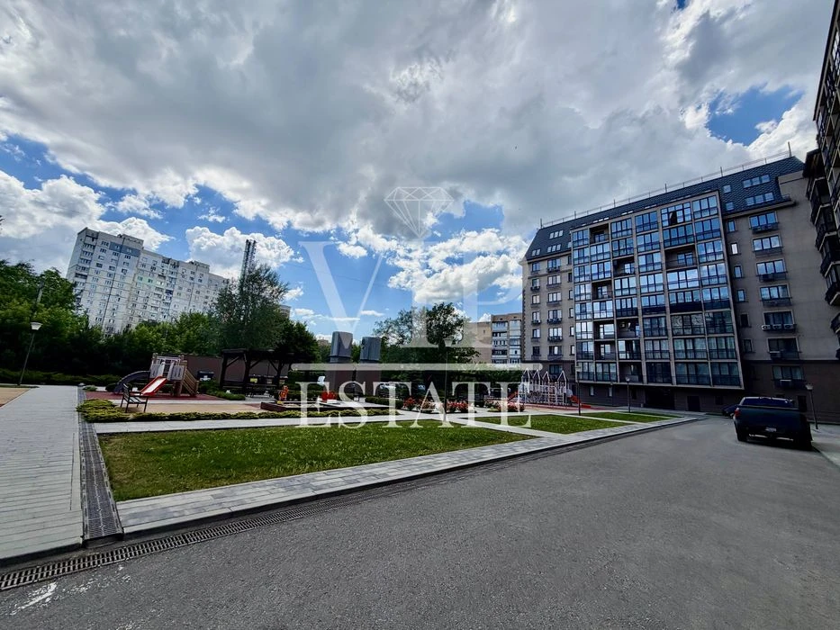 Penhouse for sale, 284 sq.m., in the premium residential complex Residence on Novg
