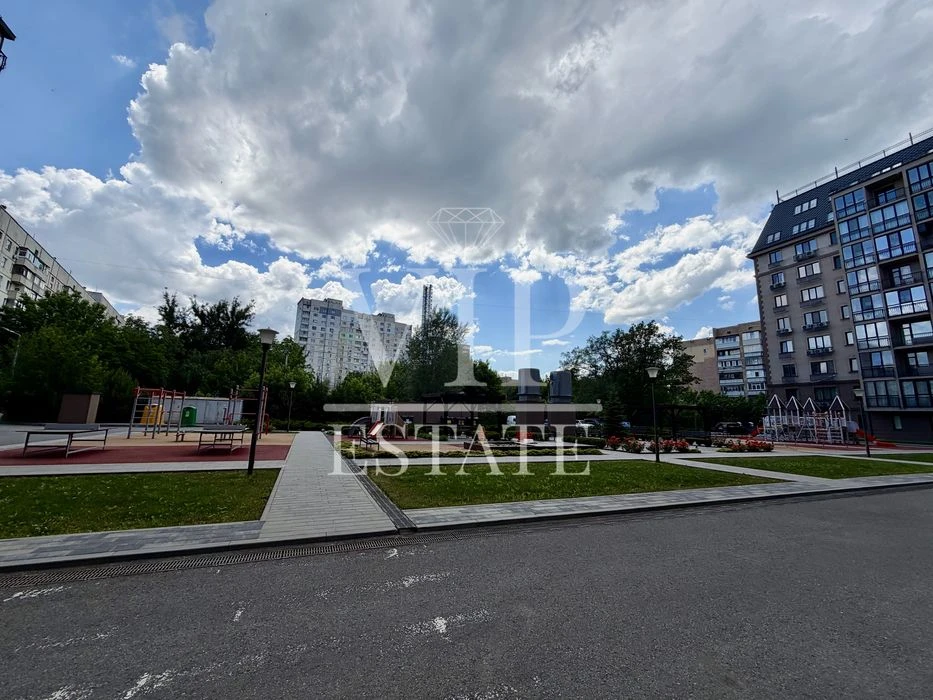 Penhouse for sale, 284 sq.m., in the premium residential complex Residence on Novg