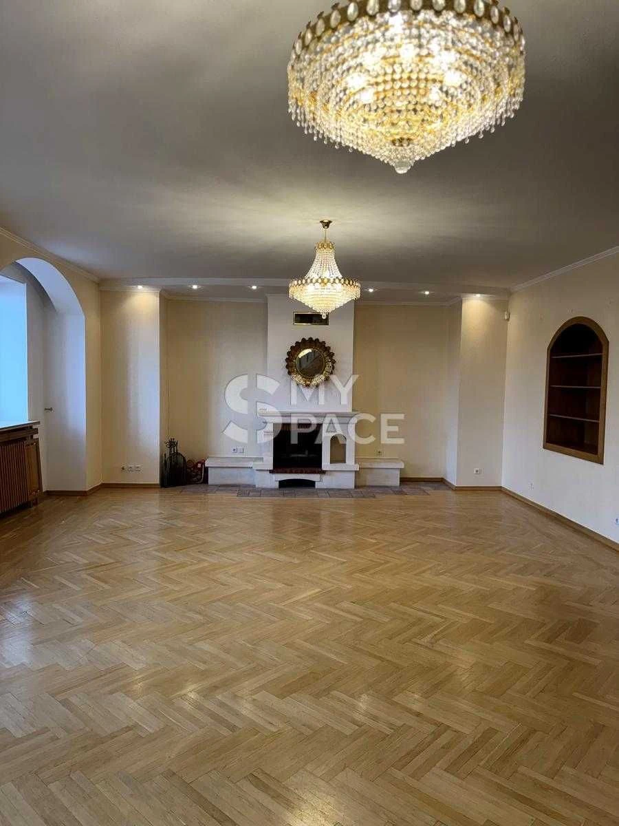 Продається роскошная двухэтажная квартира 235 м² в центре Киева